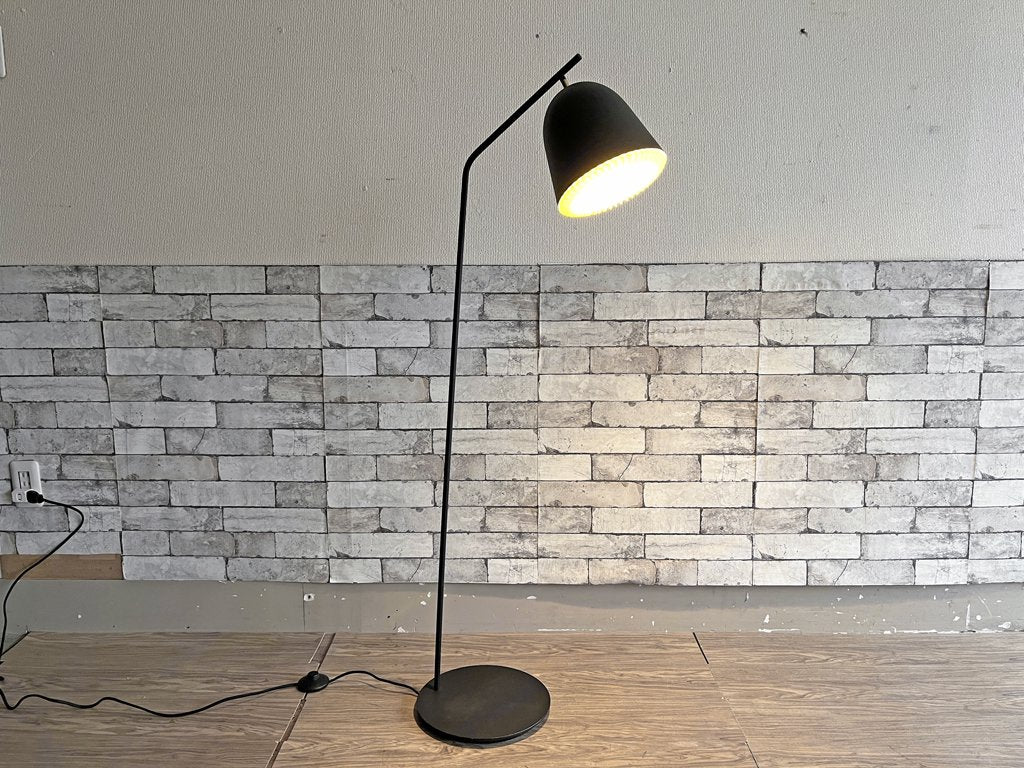 レクリント LE KLINT キャシェ CACHE KF355 フロアランプ スタンドライト ブラック デンマーク 北欧照明 定価￥148,500- 中古品 買い取りしました。