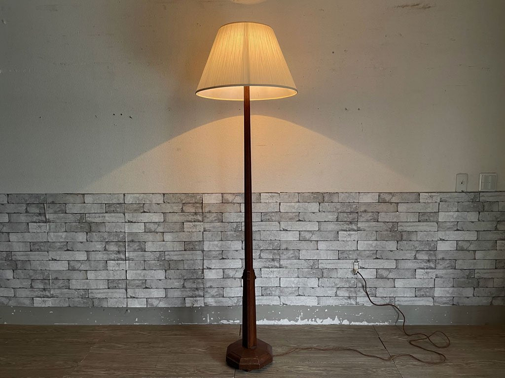 ロイズアンティークス Lloyd's Antiques フロアランプ フロアスタンド H186cm 布シェード ホワイト オーク材ベース UKビンテージ Vintage 買い取りしました。