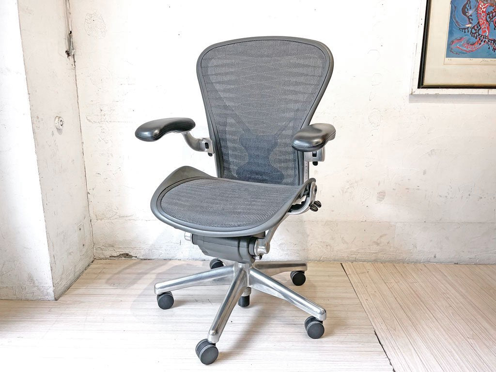 ハーマンミラー Herman Miller アーロンチェア Bサイズ ポスチャーフィット ポリッシュドアルミベース タキシードブラック フル装備 バナナクッション新品 新品ポスチャーフィット付き 中古品 買い取りしました。