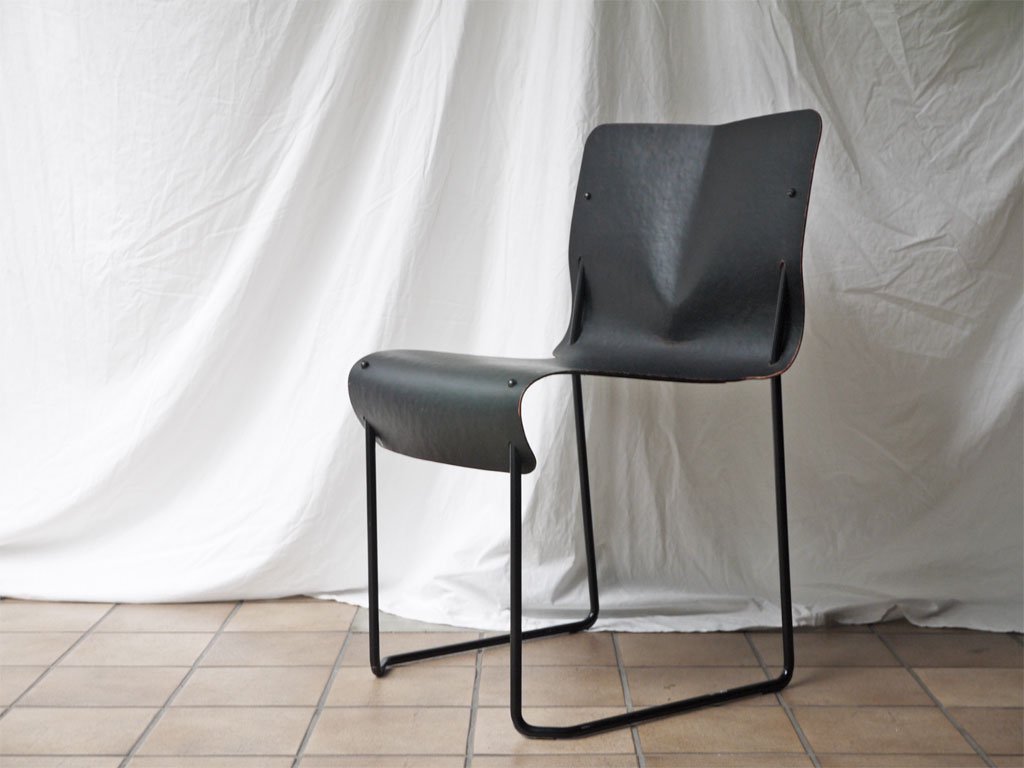 カッシーナ Cassina ixc オリオチェア OLIO Chair スタッキングチェア ファイバーボード 堀尾 俊彰デザイン 中古品 買い取りしました。