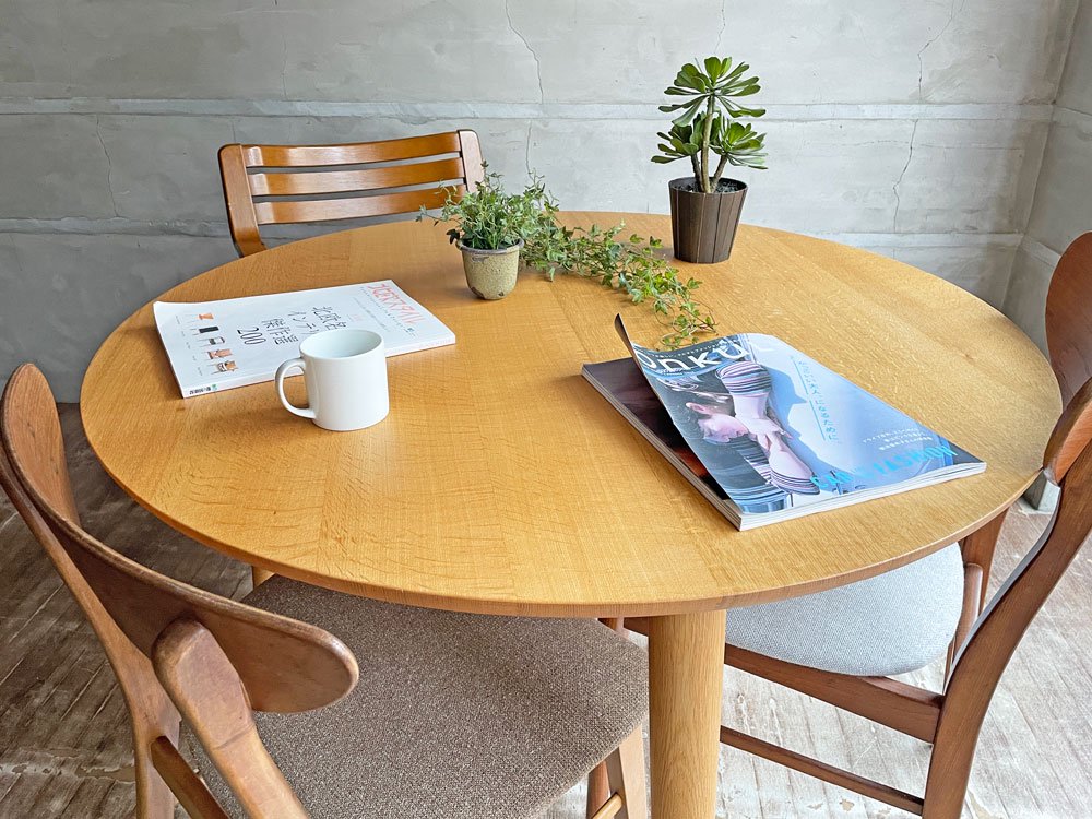 宮崎椅子製作所 ほおずき hozuki table 丸テーブル ラウンドテーブル 3本脚 ナラ材 W105cm 北欧スタイル 定価￥226,600- ～暮らしに溶け込むシンプル＆ナチュラルデザイン～