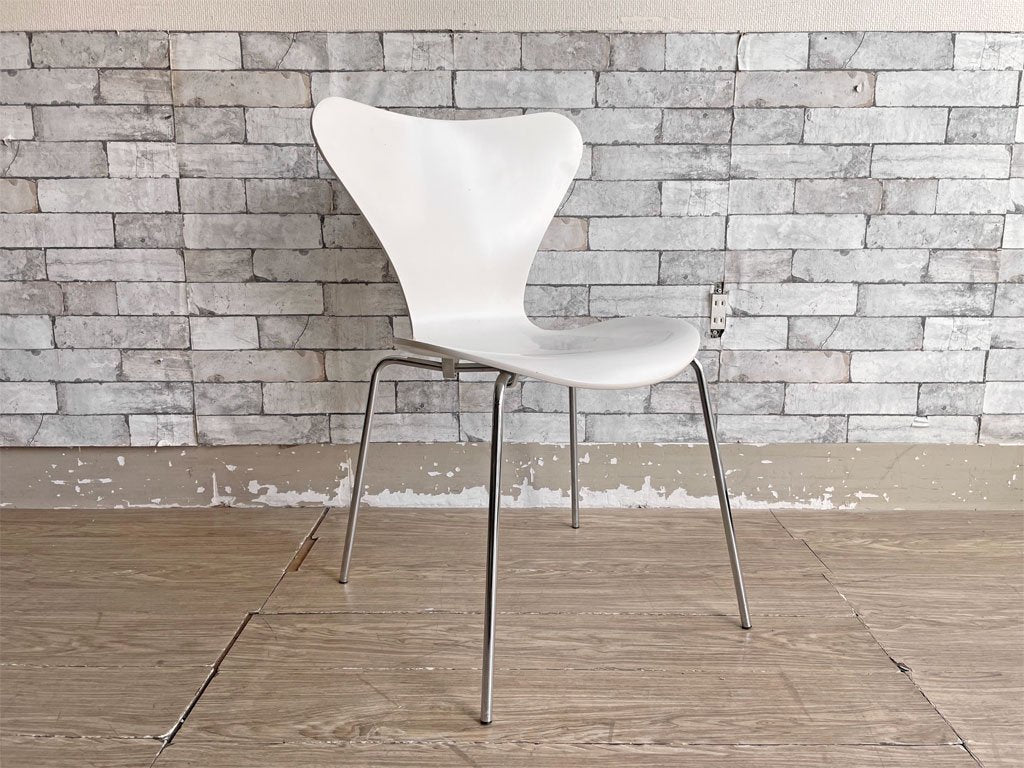 フリッツハンセン Fritz Hansen セブンチェア ダイニングチェア スタッキングチェア ラッカー仕上げ ホワイト アルネ・ヤコブセン デンマーク 北欧家具 F 中古品 買い取りしました。