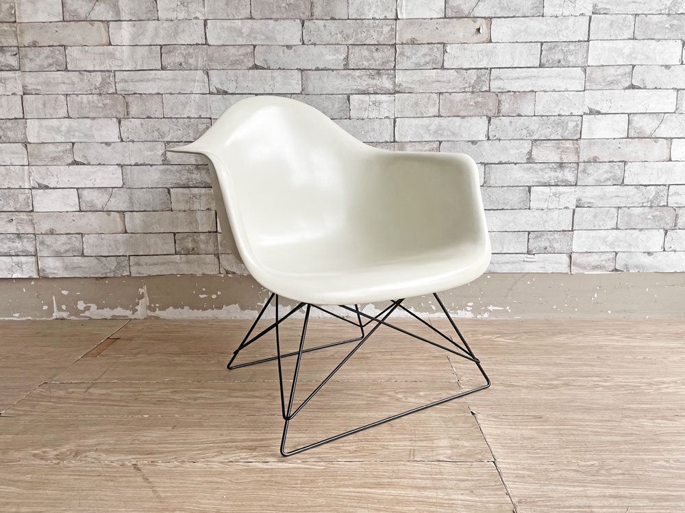 ハーマンミラー Herman Miller アームシェルチェア LAR 現行FRP製 ホワイト キャッツクレイドル ラウンジベース C&R イームズ 中古品 買い取りしました。