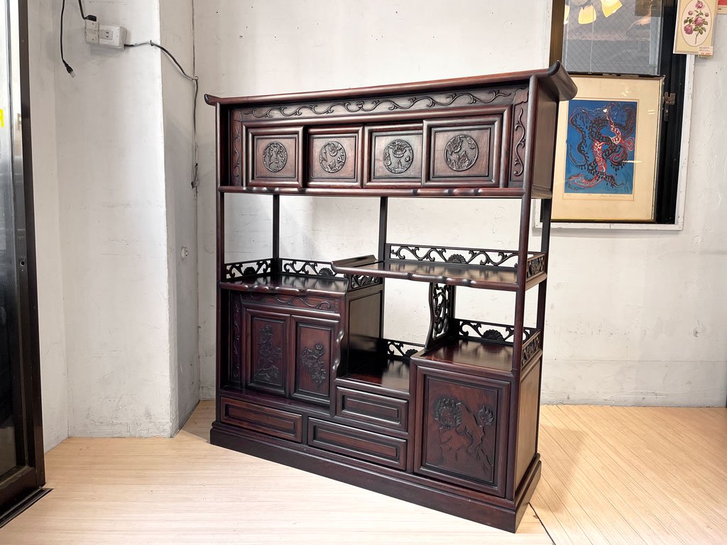唐木家具 手違紫檀 透かし彫り 違い棚 飾り棚 茶箪笥 オープンシェルフ 中古品 買い取りしました。