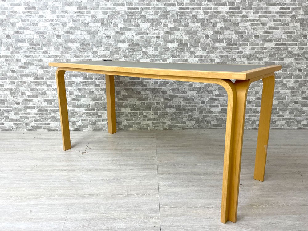マグナスオルセン Magnus Olesen デスク リノリウム × ビーチ材 W150×Ｄ60cm R・ティエセン＆J・ソーレンセン 北欧 デンマーク コード穴有 B 中古品 買い取りしました。