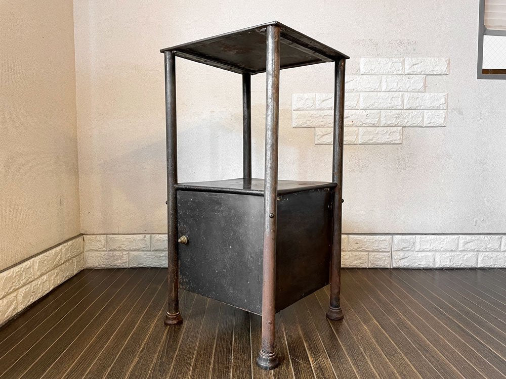 ヨーロピアンビンテージ European Vintage アイアンサイドシェルフ ポットカップボード ディスプレイラック サイドテーブル H83cm インダストリアル 店舗什器  中古品  買い取りしました。