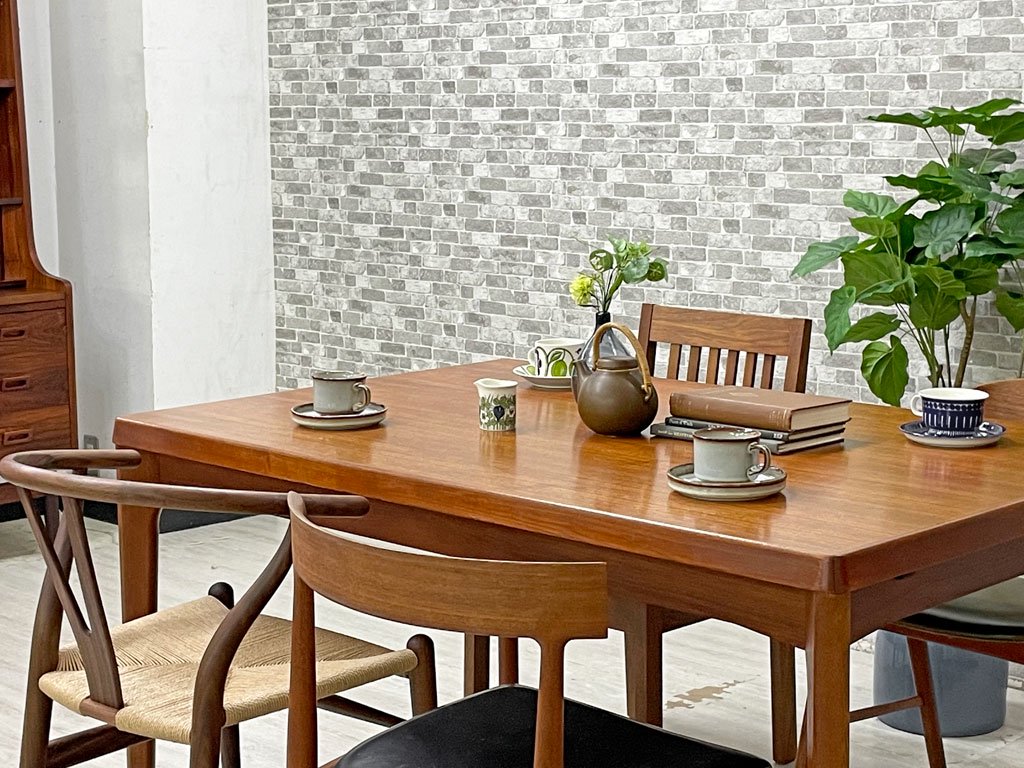 Vejle Stole & Mobelfabrik チーク材 エクステンション ダイニングテーブル 伸長式 Henning Kjaernulf デンマークビンテージ 北欧家具 ～追加天板を完全に目隠し出来る秀悦なアイデア～