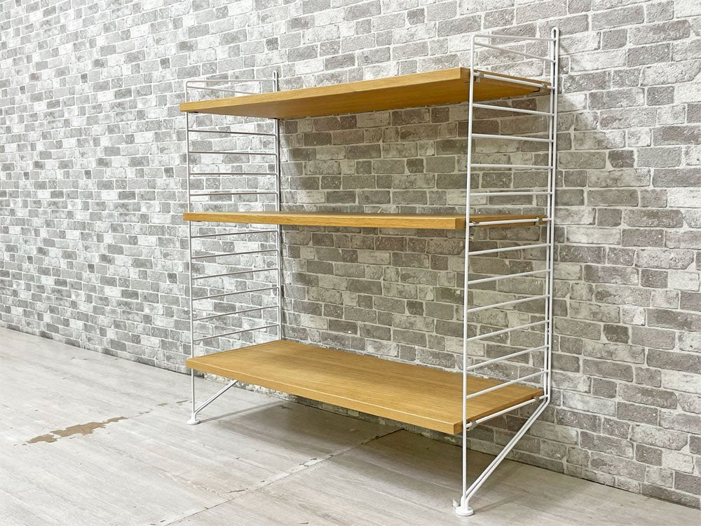 ストリング String システムベーシック system BASIC シェルフシステム ウォールシェルフ フロアパネル ホワイトフレーム 3段 オーク材 W80cm 棚板用留め具1個欠品 中古品 買い取りしました。