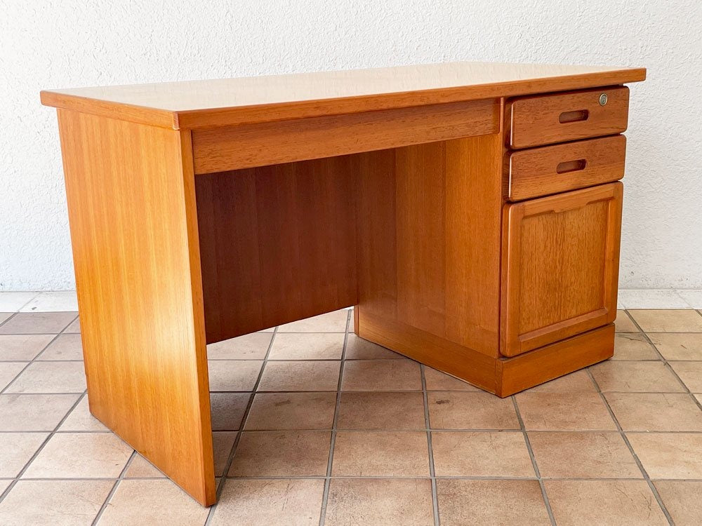ジャパンビンテージ Japan Vintage チーク材 片袖デスク 机 抽斗4杯 W120cm 古道具 古家具 中古品 買い取りしました。