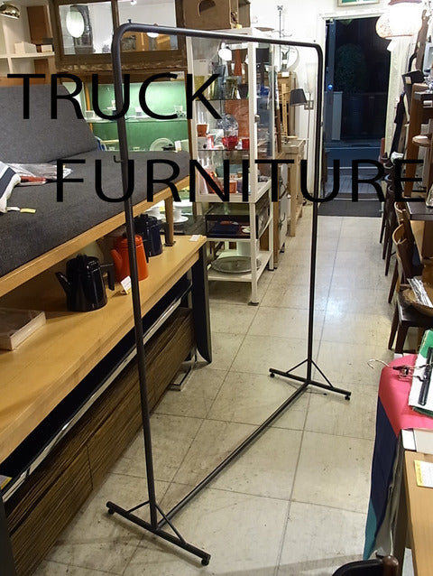 大人気の家具屋さんのハンガーラック～TRUCK FURNITUREトラックファニチャー 無垢 アイアン ハンガースタンド Lサイズ【買取と販売とレンタルのお店】