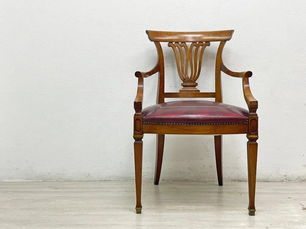 ヘッセンチア・コルネリオ・カッペリーニ Hessentia Cornelio Cappellini スタイル アームチェア シェルモチーフ彫刻 スタッズ付き イタリア ビンテージ 中古品 買い取りしました。
