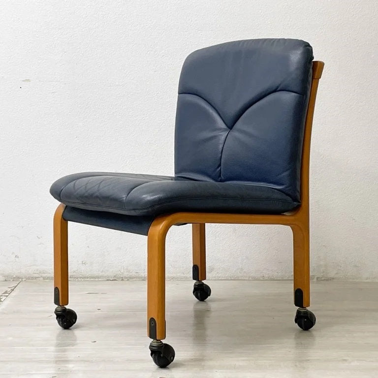 【祖師ヶ谷大蔵店】冨士ファニチア FUJI FURNITURE キャスター付き ダイニングチェア PVCレザー ネイビー 廃番 2脚 買取させていただきました。