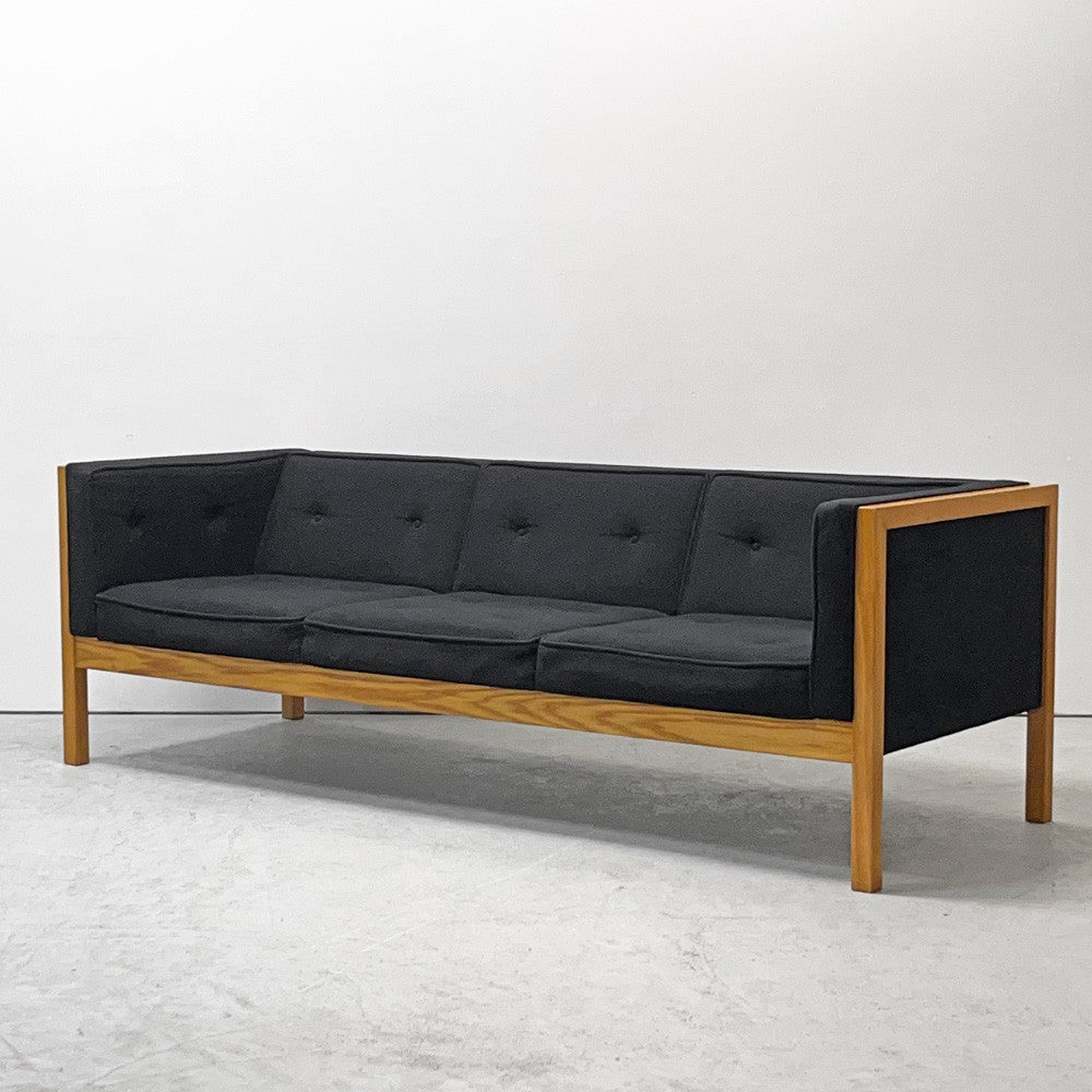 【祖師ヶ谷大蔵店】ハーマンミラー Herman Miller ネルソンキューブ 3pソファ Nelson Cube Sofa オーク無垢材 ファブリック ブラック ジョージネルソン George Nelson 買取させていただきました。