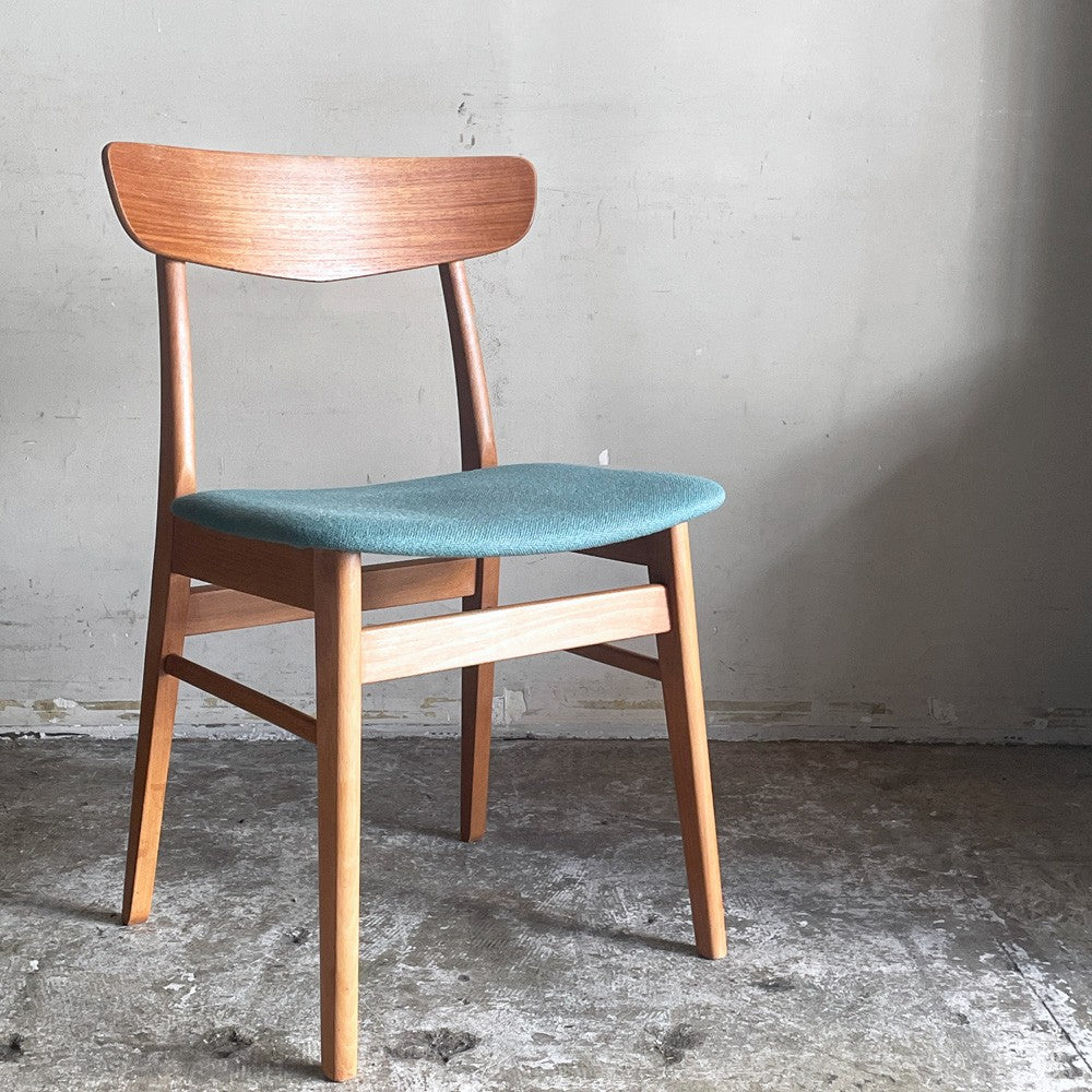 【自由が丘店】北欧ビンテージ Scandinavian vintage ダイニングチェア チーク材 x ビーチ材 ブルー系 ファブリック 北欧家具 買取させていただきました。