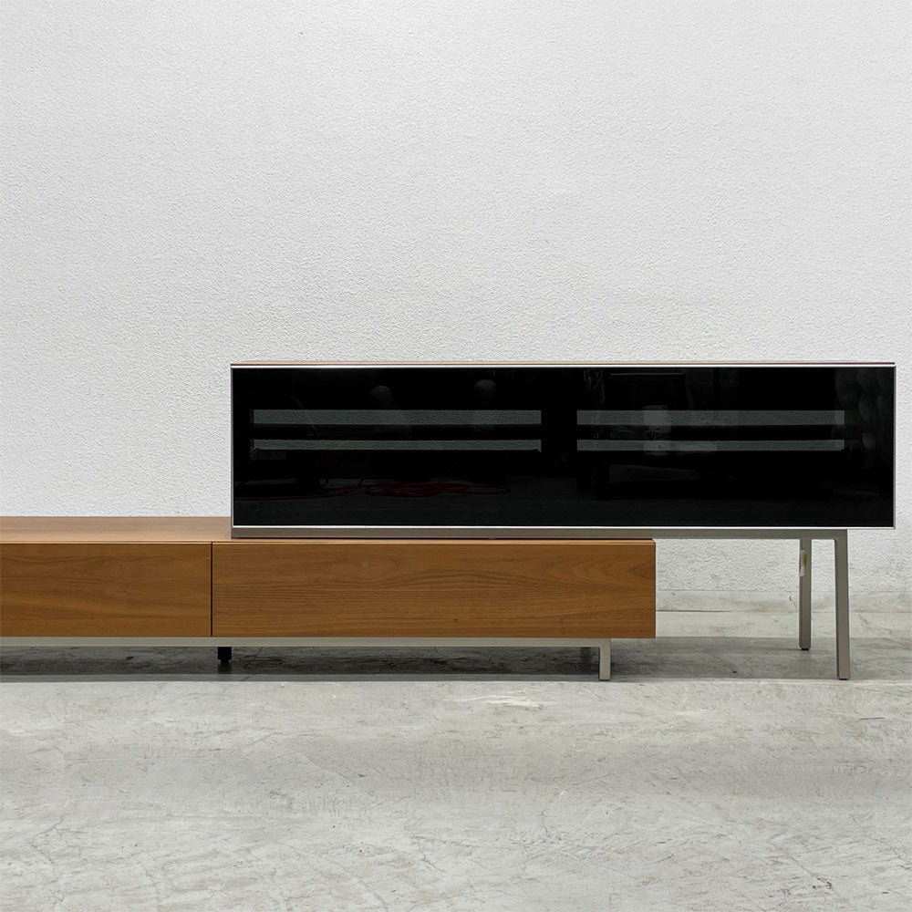 ボーコンセプト BoConcept ボラーニ Volani AVボード テレビボード スライド式 ウォールナット材 モダン ナチュラル ～ 抜かりなくモダン ～
