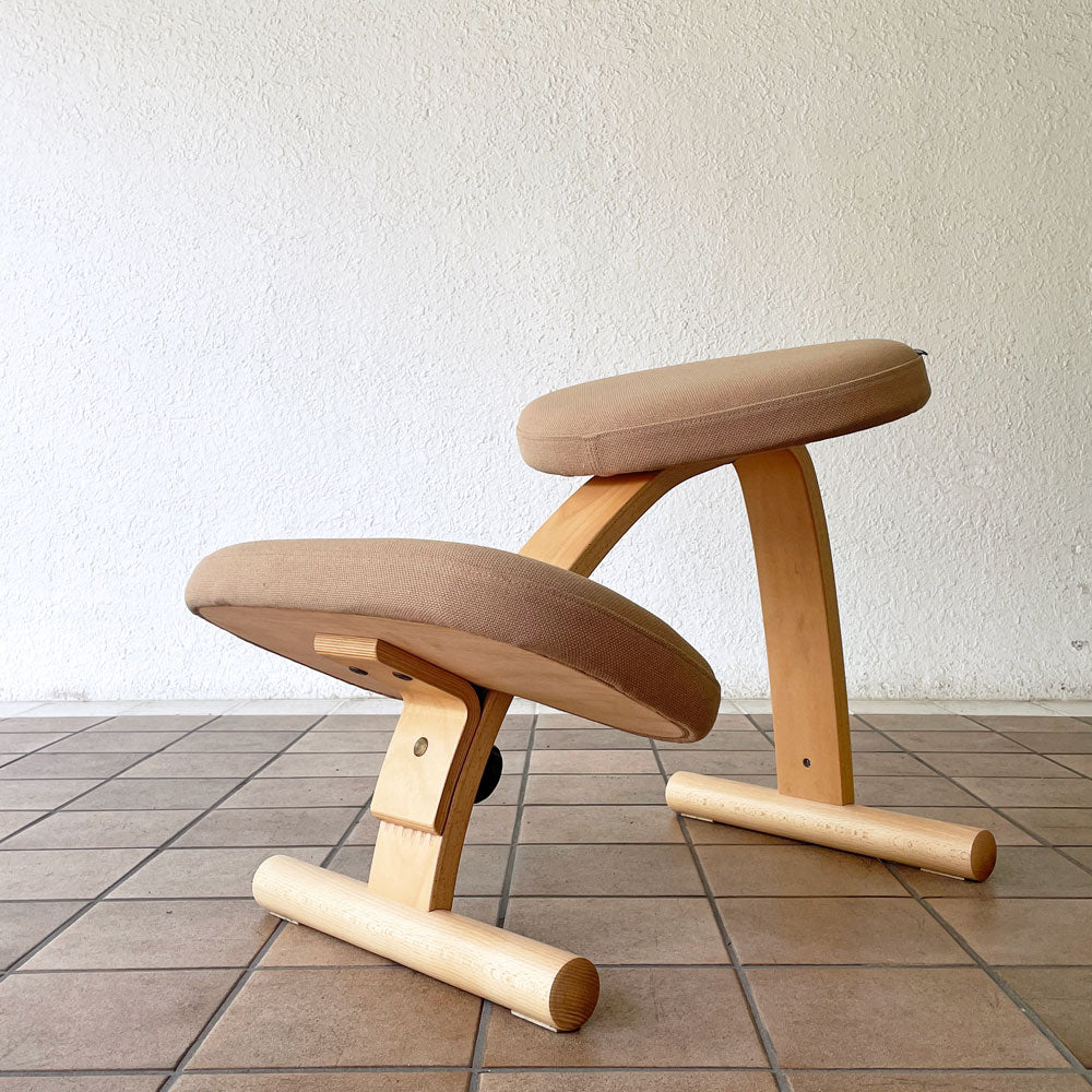  【用賀店】リボ Rybo バランスイージー Balans Easy バランスチェア ベージュ系カラー 学習椅子 姿勢矯正 ノルウェー 買取させていただきました。