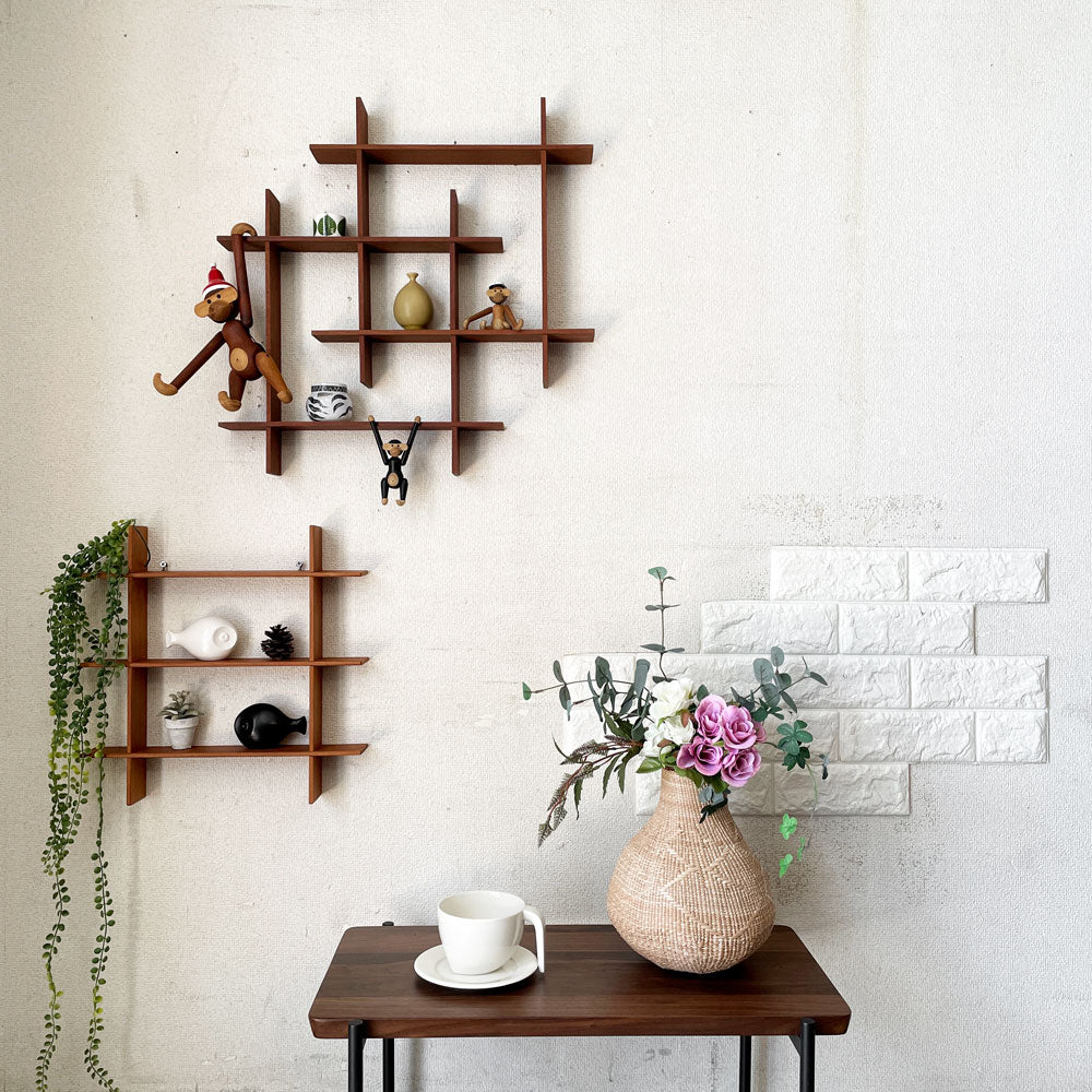 スウェーデンビンテージ Swedish Vintage チーク材 ウォールクロスシェルフ ディスプレイラック 壁掛け ミッドセンチュリー 北欧家具 ～ワンルームにも馴染む小ぶりな壁掛けインテリア～