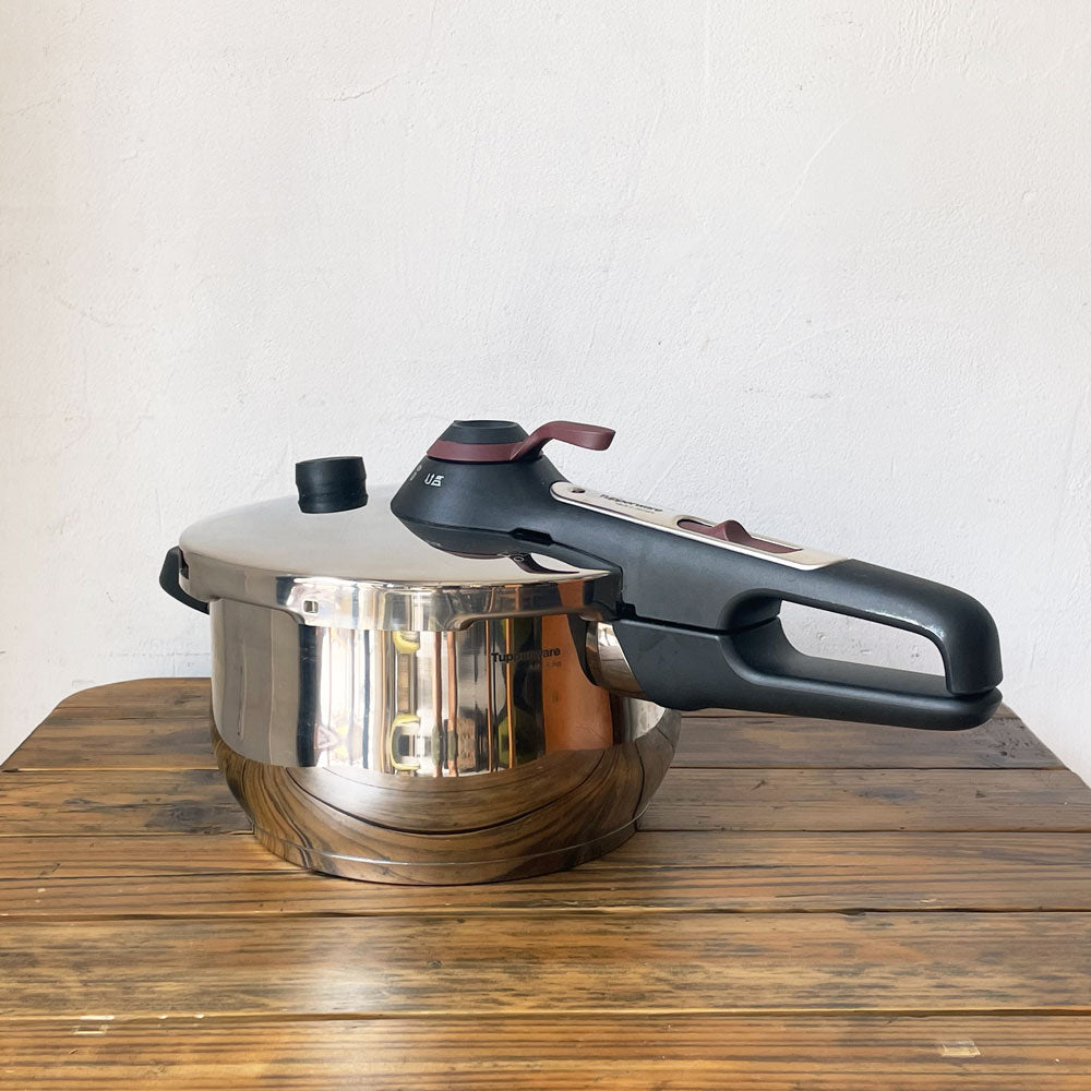 【下北沢店】タッパーウェア Tupperware 圧力鍋 プレッシャークッカー Pressure Cooker 4.5L すのこ 三脚付 ステンレス ドイツ製 買取させていただきました。