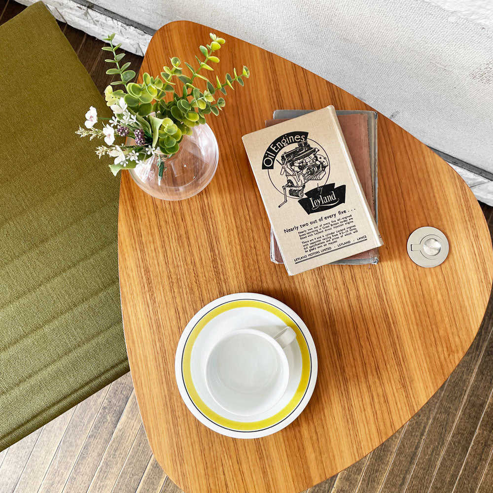 テクタ TECTA サイドテーブル K22 SIDE TABLE ウォールナット材 昇降式 アレキサンダー・カルダー ドイツ バウハウス ACTUS取扱 ～その背景にあるもの～