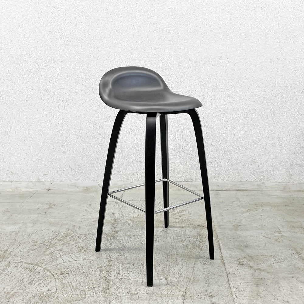 【登戸BASE EC店】グビ GUBI 3D バースツール Bar Stool カウンターチェア KOMPLOT DESIGN ブラック ウォールナット材 デンマーク 買取させていただきました。