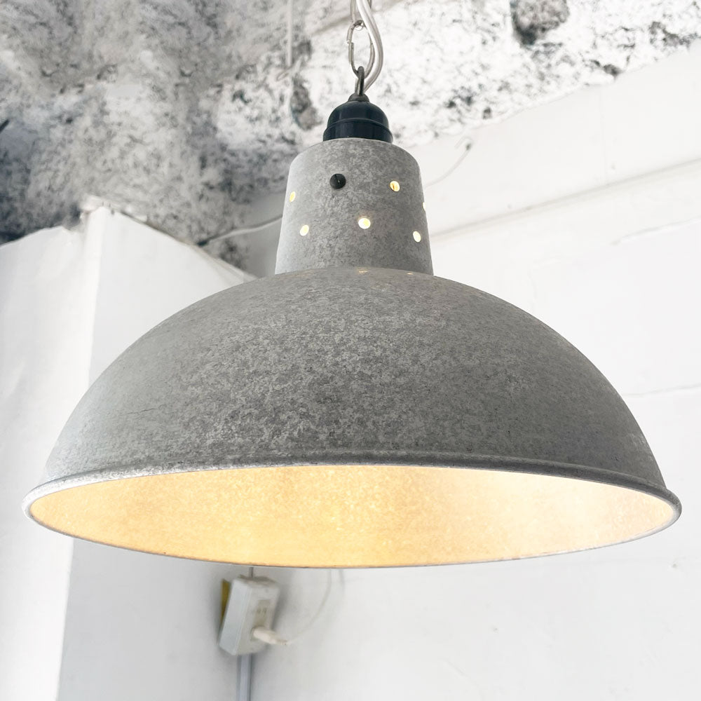 【下北沢店】Vintage ビンテージ アルミシェード ペンダントライト 照明 シルバー インダストリアルデザイン 買取させていただきました。