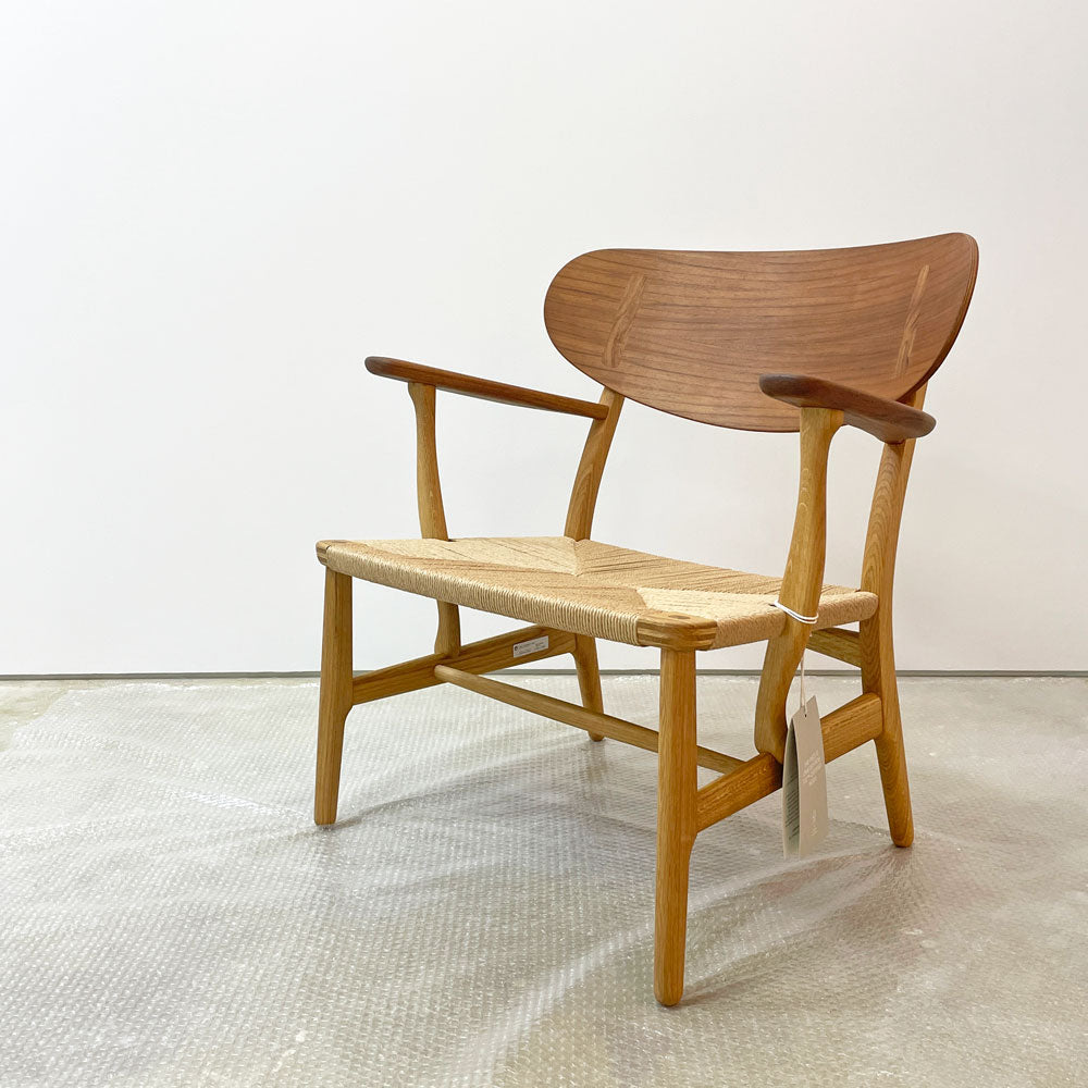 【祖師ヶ谷大蔵店】カールハンセン＆サン Carl Hansen & Son CH22 ラウンジチェア オーク材 × チーク材 ミックスコンビネーション オイルフィニッシュ ハンス・J・ウェグナー 未使用保管品 定価492,800円 買取させていただきました