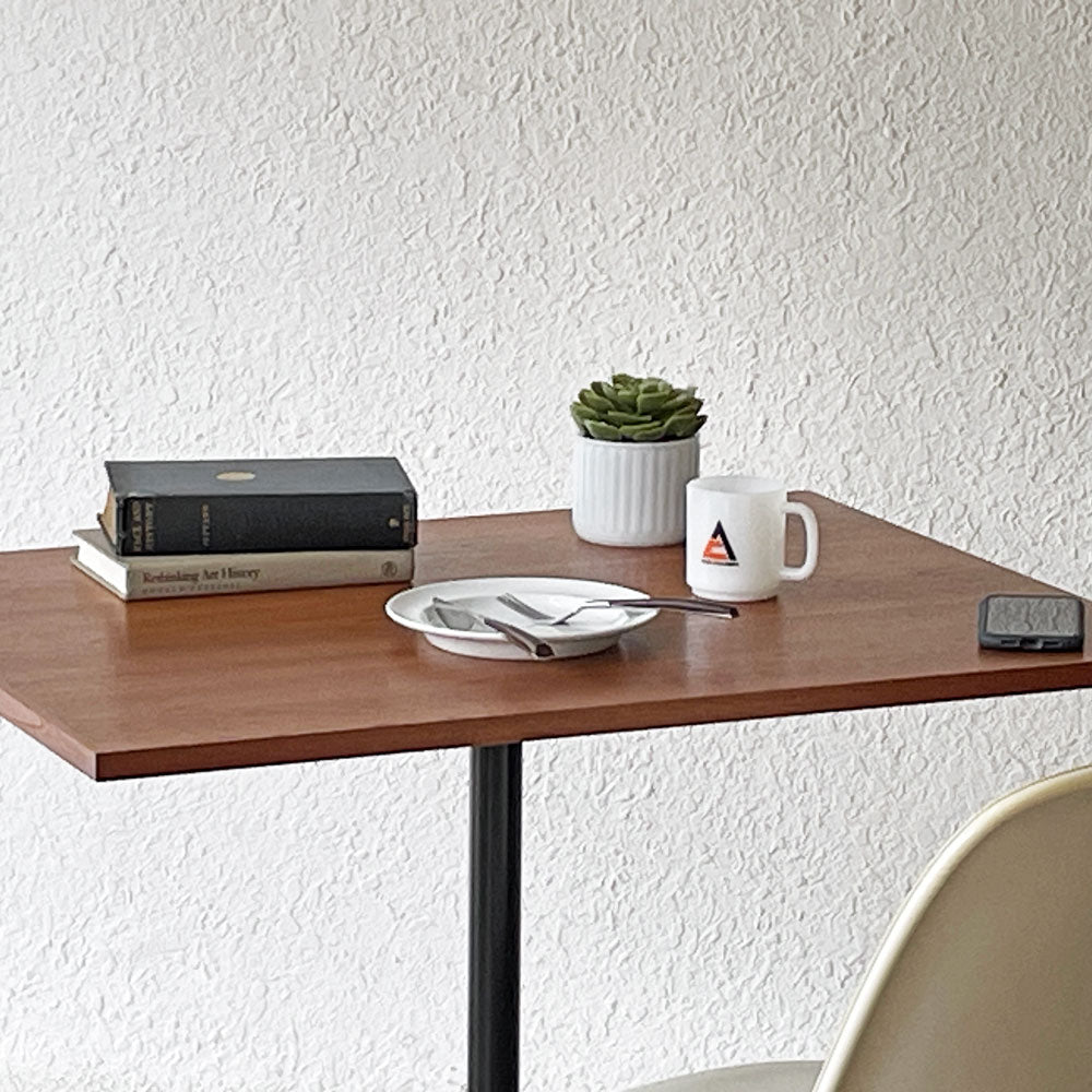 グリニッチ greeniche カフェテーブル Cafe Table 900×700 チーク材 突板 Xスチールレッグ ミッドセンチュリーデザイン ～シンプルでありながら見えてくる拘り～