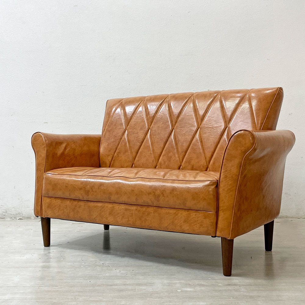 【祖師ヶ谷大蔵店】ビーカンパニー B-COMPANY クルー CREWE 2pソファ クレイ レトロモダン PVCレザー キルティング ステッチ 定価 72,600円 買取させていただきました。