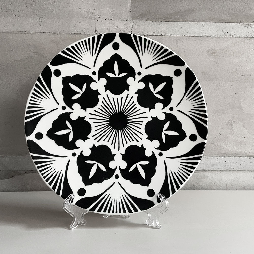 【学芸大学店】ツェツェアソシエ Tse＆Tse associees お腹ペコペコのお皿たち  les affamés ナヴォイ 大皿プレート ウズベキスタン模様 ブラック フランス パリ 廃番 ♪ 買取させていただきました。