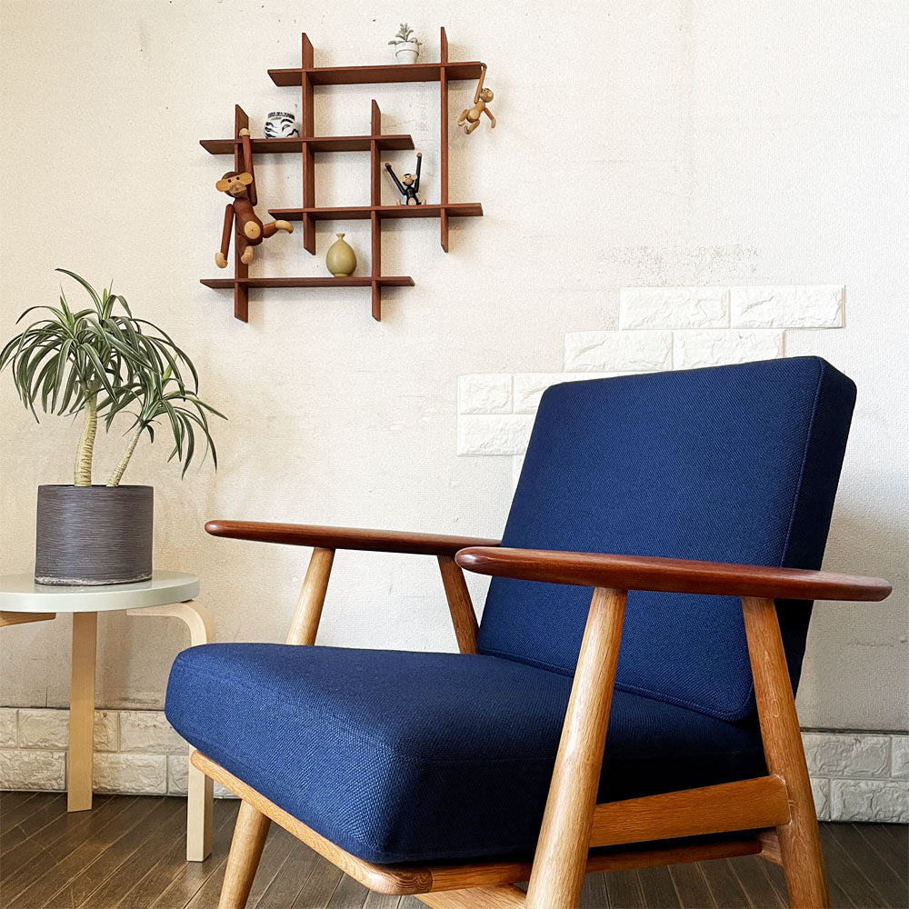 ゲタマ GETAMA GE240 イージーチェア 1Pソファ チークアーム＋オークフレーム ファブリックカバー ネイビー系 ハンス・J・ウェグナー デンマークビンテージ 北欧家具 ～色と形が語ること～