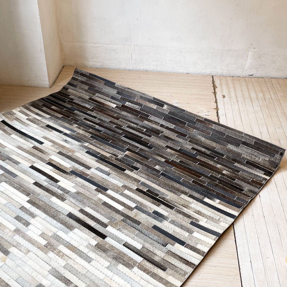 【下北沢店】アバ ハンドファブ AVA HANDFAB カウハイド パッチワーク グラデーション カウラグ 160×230ｃｍ 未使用品 買取させていただきました。