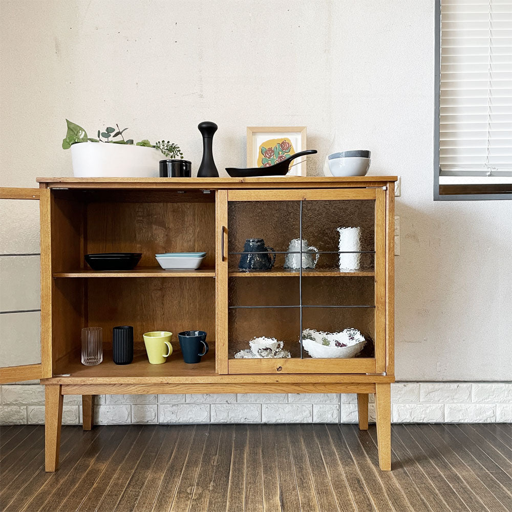 トラックファニチャー TRUCK FURNITURE ガット GATTO GLASS CABINET ガラスキャビネット 楢無垢材 ライトブラウン W111cm インダストリアル ～異素材のテクスチャーを引き立てた重厚な食器棚～