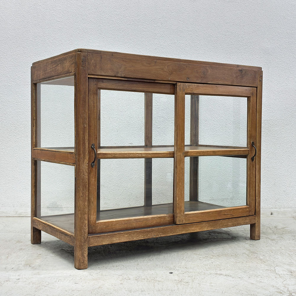 【祖師ヶ谷大蔵店】オールドメゾン old maison ガラスｘ木製 ショーケース 2段 引き戸 収納 ディスプレイ 店舗什器 ビンテージデザイン 買取させていただきました。