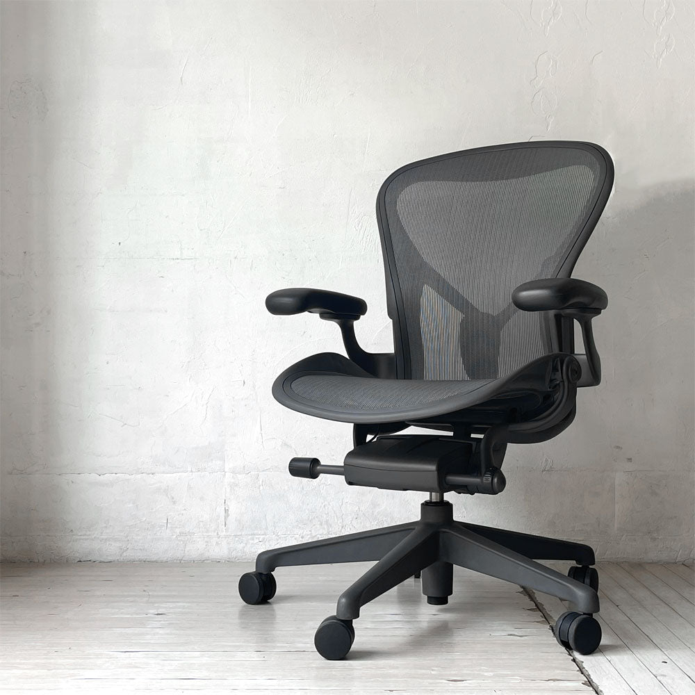 【下北沢店】ハーマンミラー Herman Miller アーロンチェア デスクチェア リマスタード ライト Bサイズ 買取させていただきました。