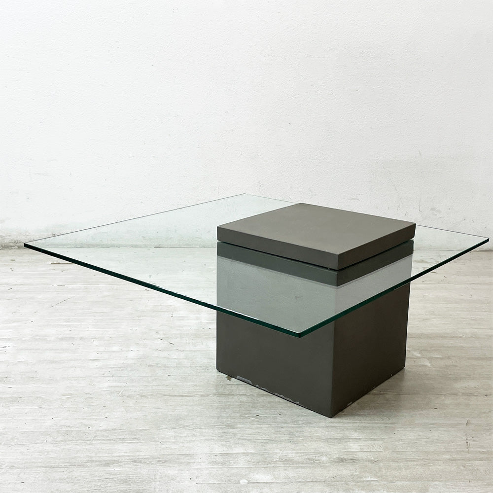 【祖師ヶ谷大蔵店】モーダエンカーサ moda en casa フライングテーブル FLYING TABLE コンクリートベース ガラス ローテーブル コーヒーテーブル 買取させていただきました。