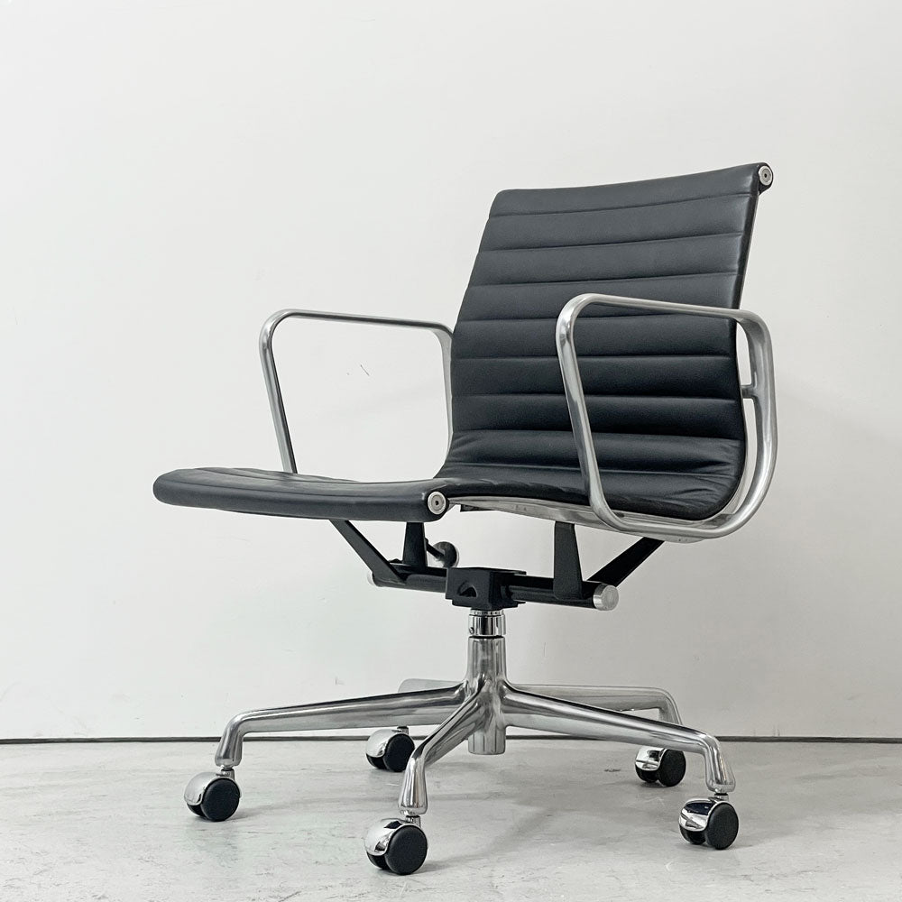 【祖師ヶ谷大蔵店】ハーマンミラー Herman Miller アルミナムグループ マネジメントチェア 本革 ブラック 5本脚 キャスター付 C&R イームズ 買取させていただきました。