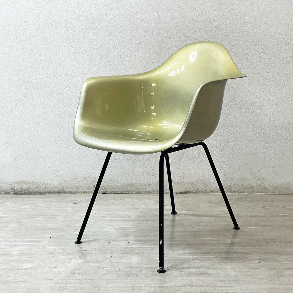 【祖師ヶ谷大蔵店】ハーマンミラー Herman Miller アームシェルチェア セカンド 2nd FRP Hベース イームズ ミッドセンチュリー リペイント品 買取させていただきました。