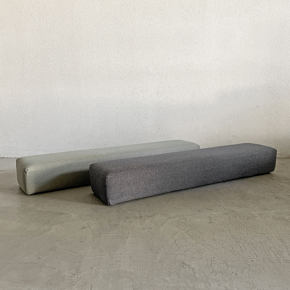 【登戸BASE店】アクタス ACTUS キューブスツール CUBES STOOL クッションベンチ ベンチソファ W150cm ファブリック カバーリング 参考価格￥37,800- 廃番 計2点 買取させていただきました。
