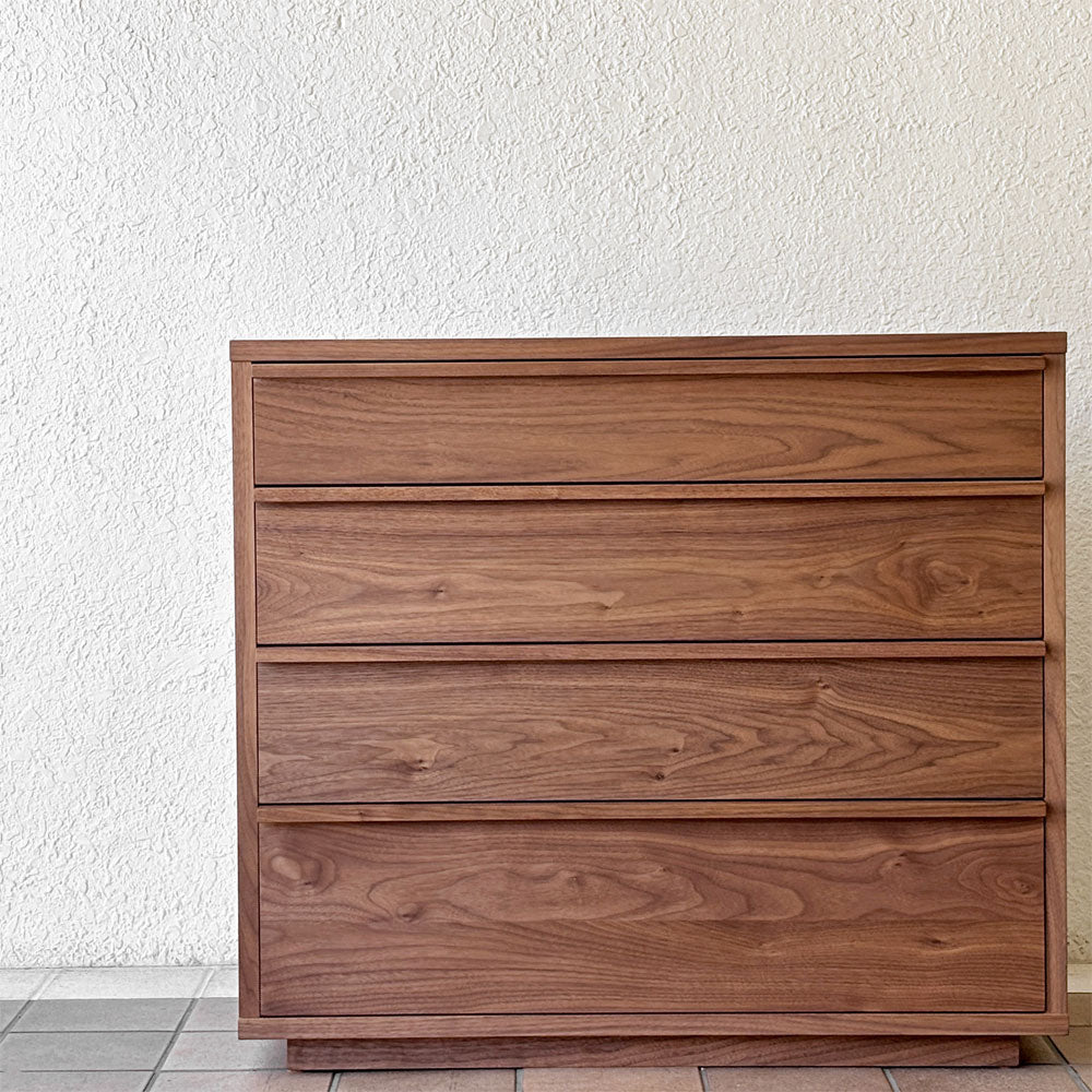 【用賀店】マスターウォール MASTERWAL ケー・ピー チェスト KP CHEST 4段チェスト ウォールナット材 オイル仕上げ 2口コンセント付 W90sm アカセ木工 定価 308,000円 美品  買取させていただきました。