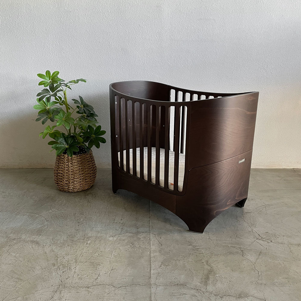 【登戸BASE店】リエンダー Leander ベビーベッド BABY BED アレンジ使用可能 ブナ材 ウォルナット色 北欧家具 デンマーク 参考価格16.5万円 買取させていただきました。