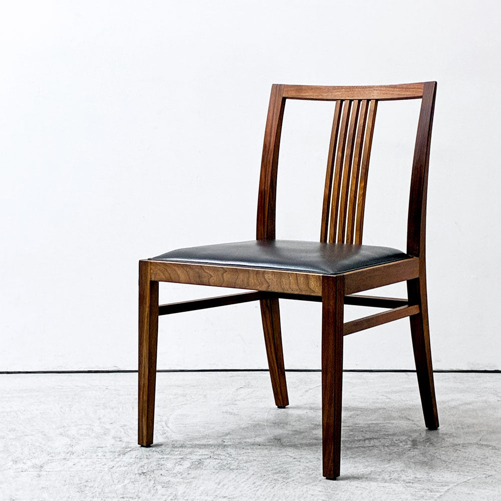 【祖師ヶ谷大蔵店】タイム&スタイル Time&Style チャーリー CHARLIE ダイニングチェア ウォールナット無垢材 レザーシート 本革 モダンデザイン 廃番×2脚 買取させていただきました。