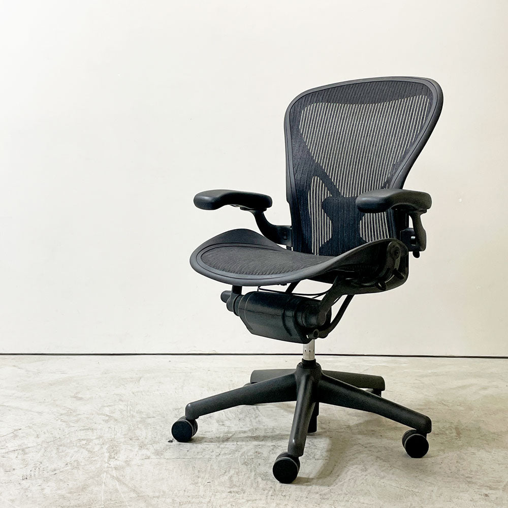 【祖師ヶ谷大蔵店】ハーマンミラー Herman Miller アーロンチェア Bサイズ ポスチャーフィット ヘッドレスト付き フル装備 グラファイト ビル・スタンフ＆ドン・チャドウィック 買取させていただきました。