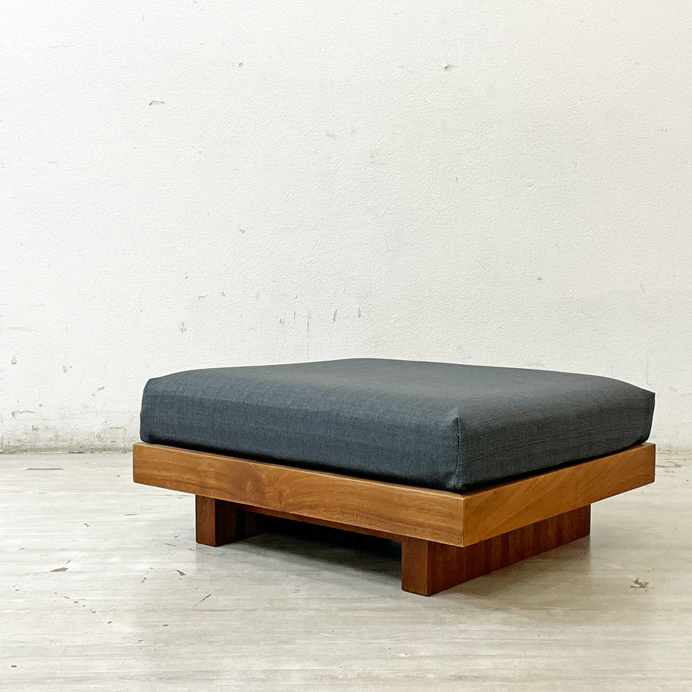 【祖師ヶ谷大蔵店】モダンデザイン Modern Design オットマン スツール 70×60cm グレー ファブリック ウォールナット 買取させていただきました。