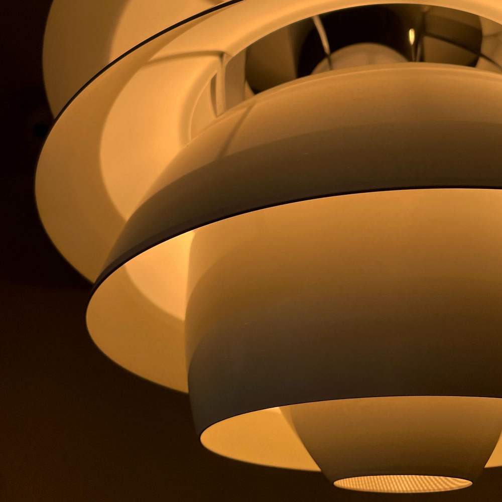 ルイスポールセン Louis Poulsen スノーボール PH Snowball ペンダントライト ホワイト ポール・ヘニングセン デンマーク 北欧照明 定価￥429,000- ～静寂に包まれた積雪を連想させる北欧の灯り～