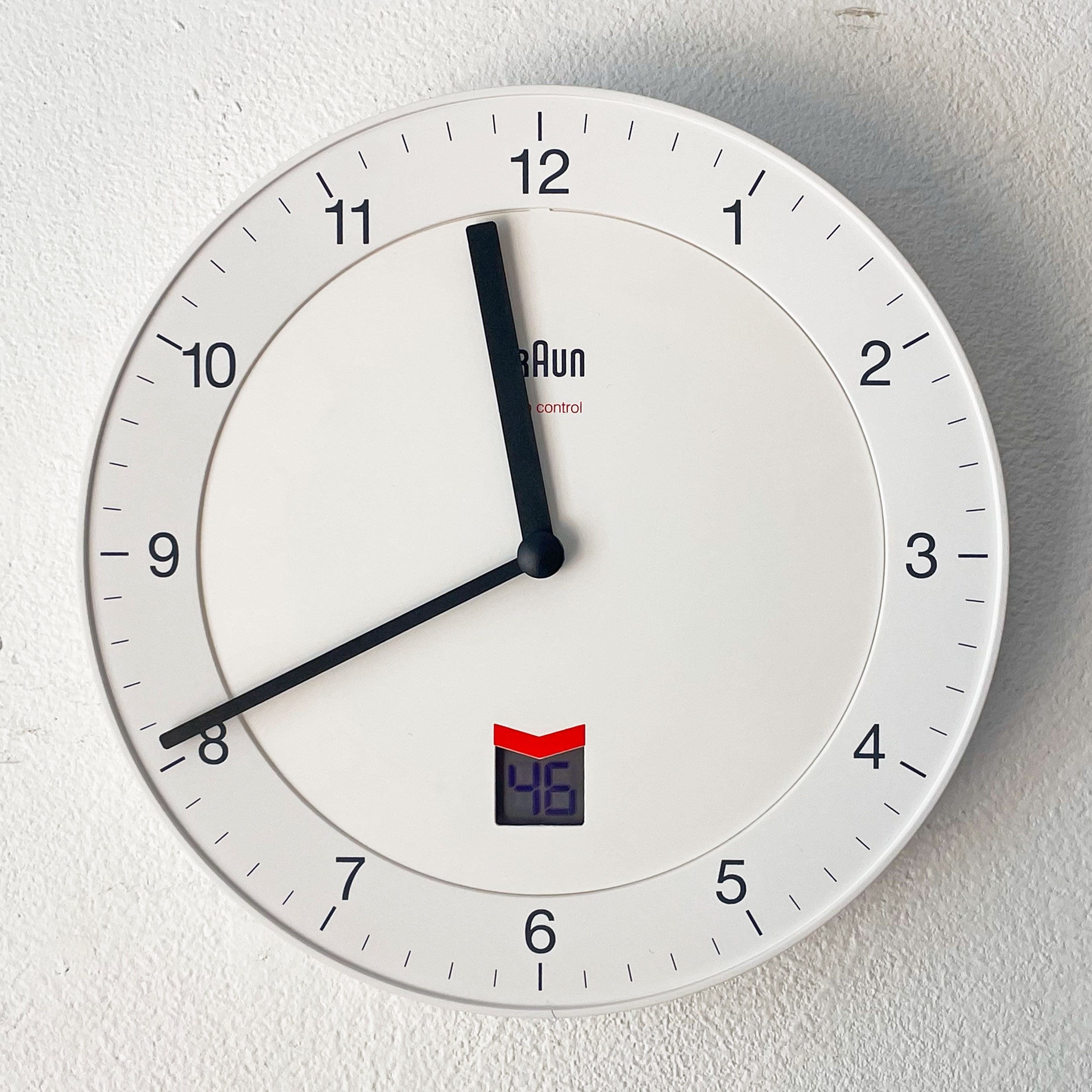 【下北沢店】ブラウン Braun ラジオコントロール ウォールクロック 掛け時計 電波時計 BNC006JJY デートリッヒ・ルブス ホワイト 買取させていただきました。