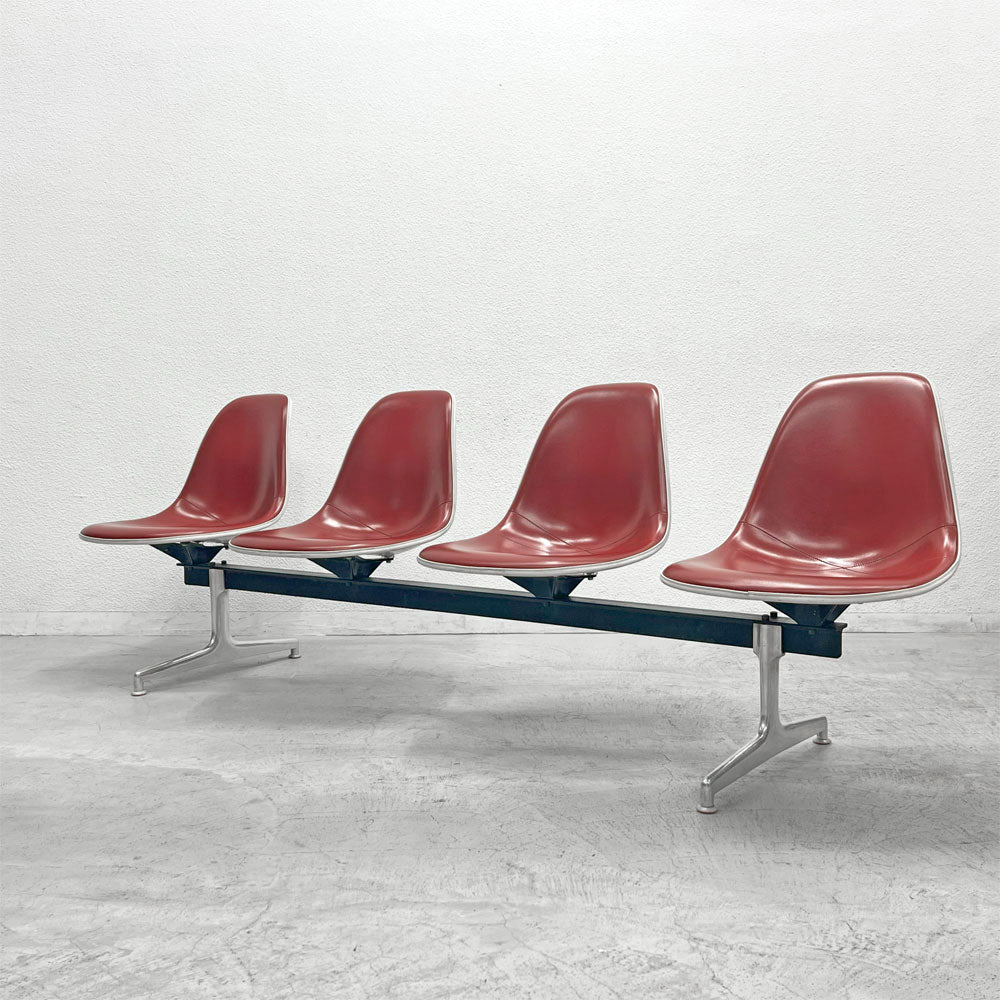 【登戸BASE店】ハーマンミラー Herman Miller ビンテージ エアポートベンチ タンデムシート 4連 サイドシェル 3rd PVCレザー FRP イームズ 希少 買取させていただきました。