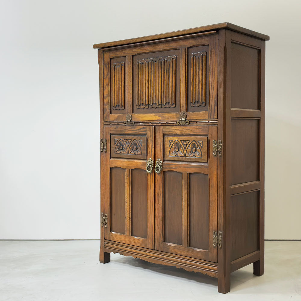 【祖師ヶ谷大蔵店】オールドチャーム Old Charme カクテルキャビネット オーク材 バーキャビネット W76cm チューダー様式 クラシカル 英国家具 買取させていただきました。