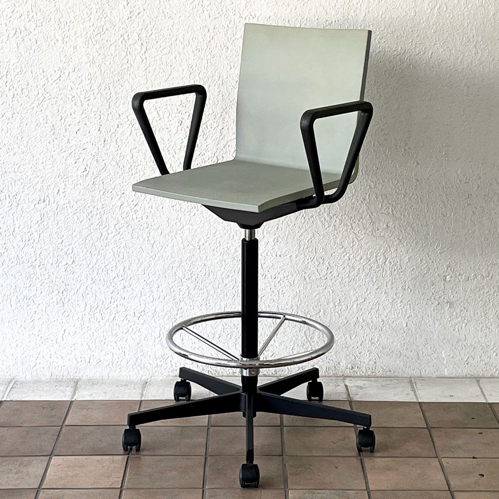  【用賀店】ヴィトラ Vitra ゼロフォー カウンター 04 Counter オフィスチェア ハイチェア カウンターチェア グレー アーム リバースブレーキキャスター マールテン・ヴァン・セーヴェレン 定価242,000円 買取させていただきました。