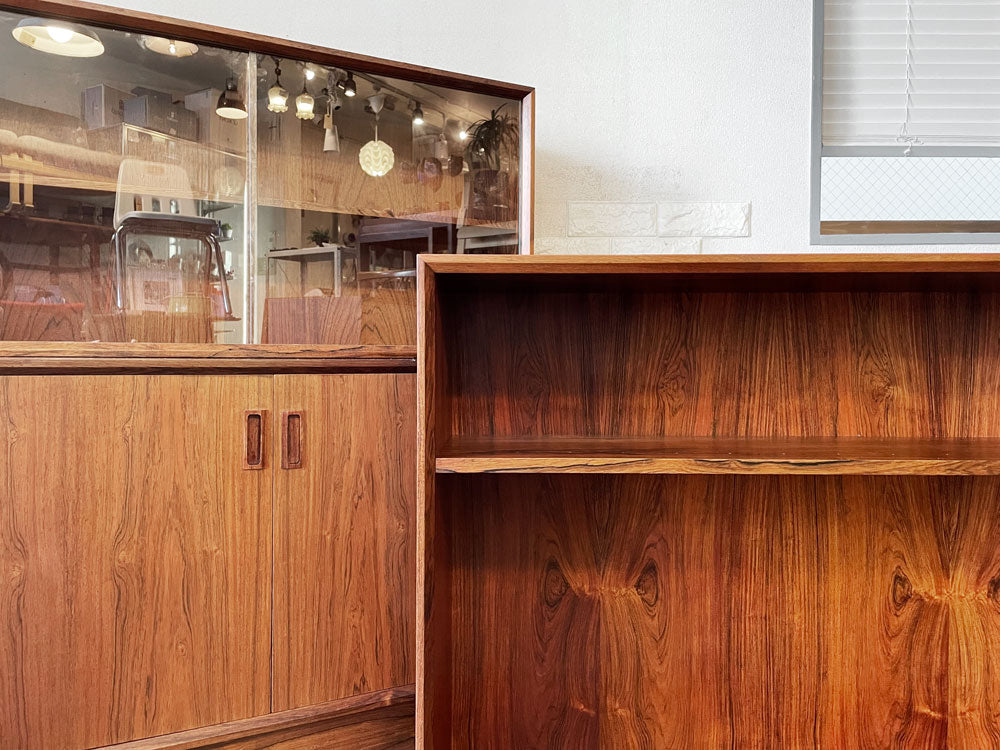 ボーンホルムス・モーベルファブリック Bornholms Mobelfabrik ローズウッド材 ガラスキャビネット 食器棚 本棚 ユニット式 デンマーク 北欧ビンテージ ～根付く、広がる～