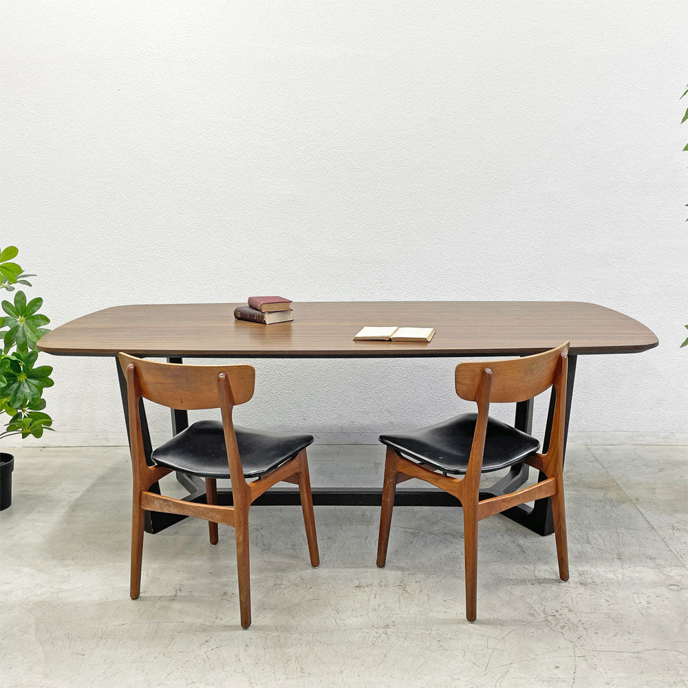 ポリフォーム Poliform コンコルド スクエア ダイニングテーブル CONCORDE SQUARE DINING TABLE W218.5cm Emmanuel Gallina アクタス取扱 参考価格約606,100円～艶やかな存在感～